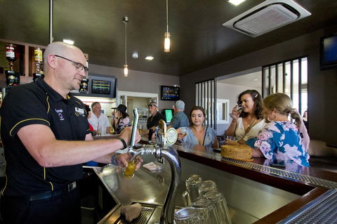 Deloraine Hotel - Accommodation Mount Tamborine 12