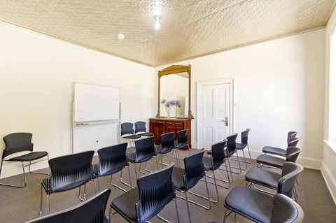 Deloraine Hotel - Accommodation Mount Tamborine 20