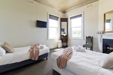 Deloraine Hotel - Accommodation Mount Tamborine 21