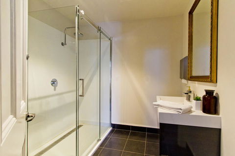 Deloraine Hotel - Accommodation Mount Tamborine 7