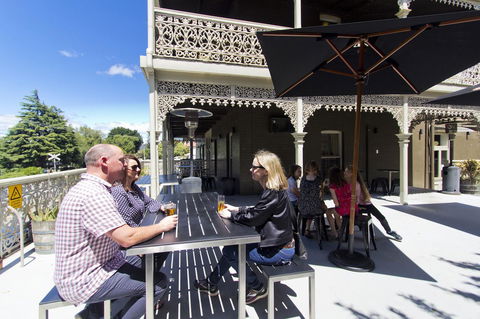 Deloraine Hotel - Accommodation Mount Tamborine 9