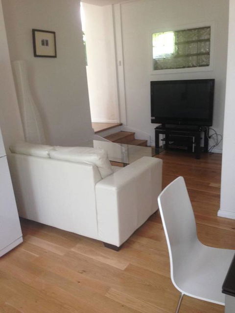 Hobart Colonial Apartment - Accommodation Mount Tamborine 6