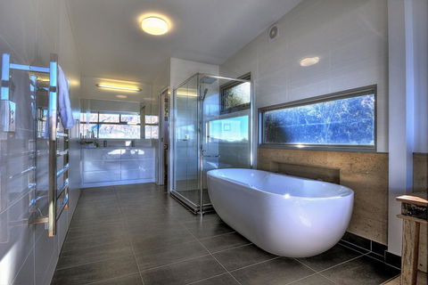 The Loft - Accommodation Mount Tamborine 6