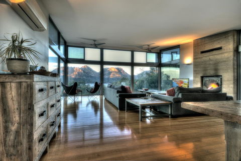 The Loft - Accommodation Mount Tamborine 2