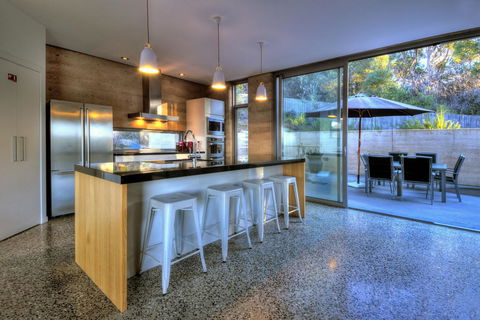 The Loft - Accommodation Mount Tamborine 12