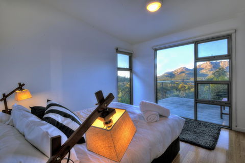 The Loft - Accommodation Mount Tamborine 10