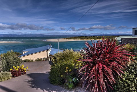 The Strand ~ On The Edge Of The Beach - Accommodation Mount Tamborine 1