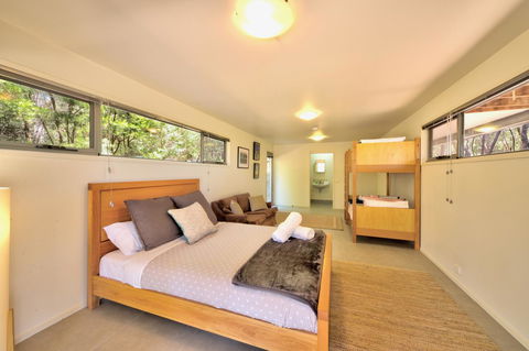 Freycinet Eco Luxe ~ Forest ~ Ocean ~ Mountain - Accommodation Mount Tamborine 5