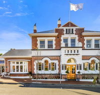 Cygnet Old Bank - Accommodation Mount Tamborine