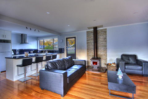 Muirs Beach Retreat - Accommodation Mount Tamborine 0