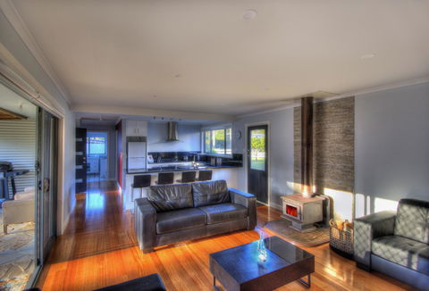 Muirs Beach Retreat - Accommodation Mount Tamborine 6