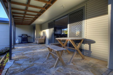 Muirs Beach Retreat - Accommodation Mount Tamborine 13