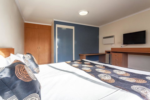 Black Buffalo - Accommodation Mount Tamborine 3