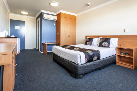 Black Buffalo - Accommodation Mount Tamborine 9