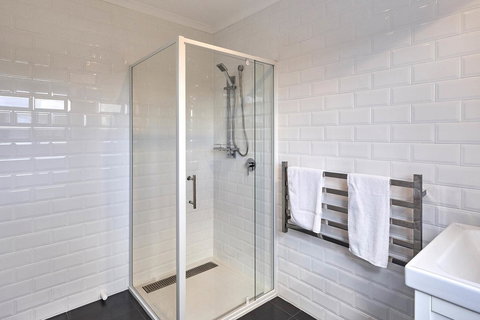 DOLPHIN LOOKOUT COTTAGE - Amazing Views Of The Bay Of Fires - Accommodation Mount Tamborine 3