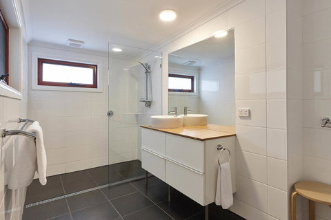 DOLPHIN LOOKOUT COTTAGE - Amazing Views Of The Bay Of Fires - Accommodation Mount Tamborine 2