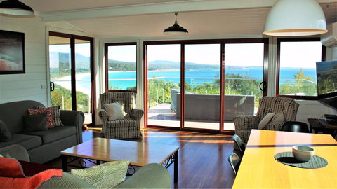 DOLPHIN LOOKOUT COTTAGE - Amazing Views Of The Bay Of Fires - Accommodation Mount Tamborine 1