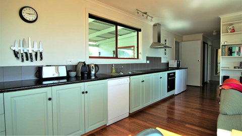 DOLPHIN LOOKOUT COTTAGE - Amazing Views Of The Bay Of Fires - Accommodation Mount Tamborine 5