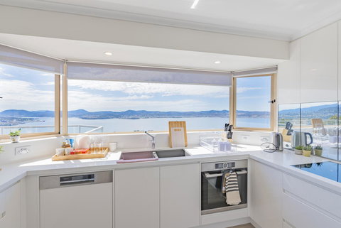 Nature & Relax House, Panoramic Sea View, Free Parking 37 - Accommodation Mount Tamborine 4