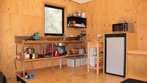 BAY OF FIRES ECO HUT Off Grid Experience At Binalong Bay - Accommodation Mount Tamborine 9