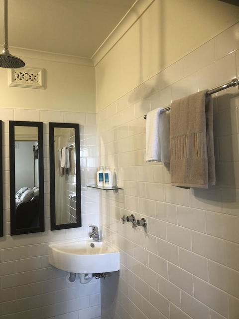 The Port Masters Lodgings - Accommodation Mount Tamborine 9