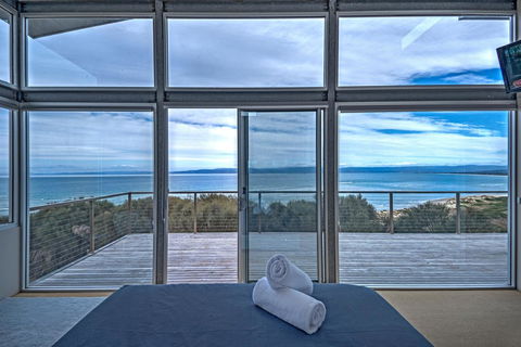 Halcyon ~ Immerse Yourself In The Sky And Sea - Accommodation Mount Tamborine 2
