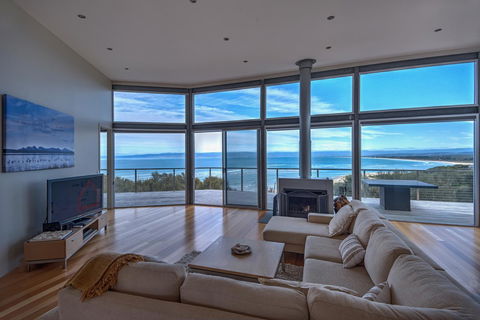 Halcyon ~ Immerse Yourself In The Sky And Sea - Accommodation Mount Tamborine 0
