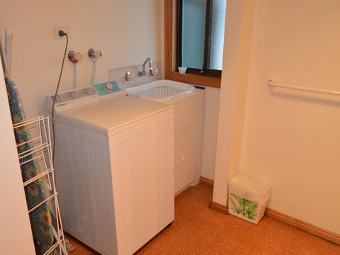 Coles Bay Waterfronter 2 - Accommodation Mount Tamborine 8