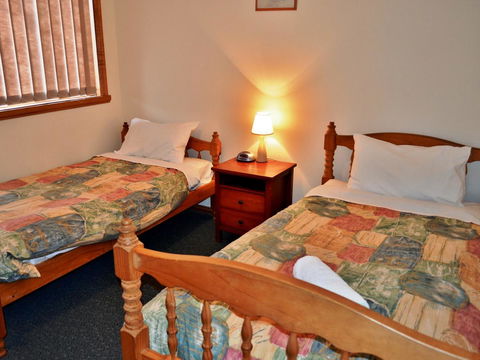 Coles Bay Waterfronter 2 - Accommodation Mount Tamborine 7