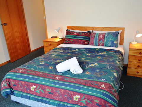 Coles Bay Waterfronter 2 - Accommodation Mount Tamborine 6