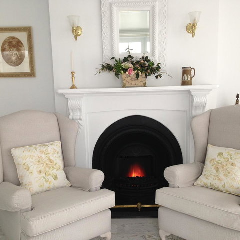 White Dove Cottage Bed And Breakfast - Accommodation Mount Tamborine 1