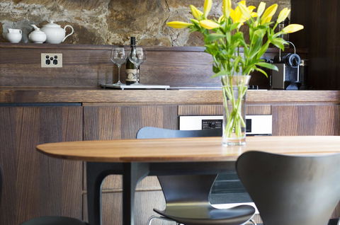 Stone Flower - Accommodation Mount Tamborine 3