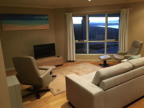 Villa 2 Bay Of Fires - Accommodation Mount Tamborine 3
