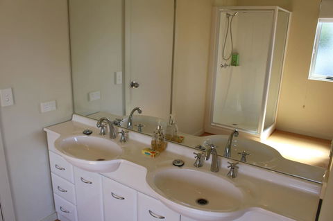Villa 2 Bay Of Fires - Accommodation Mount Tamborine 6