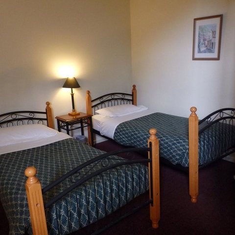Bright Chalet - Accommodation Mount Tamborine 7
