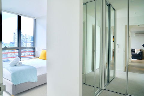 Pride Docklands Waterfront Apartment City View - Accommodation Mount Tamborine 23