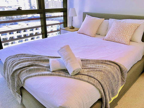 Pride Docklands Waterfront Apartment City View - Accommodation Mount Tamborine 1
