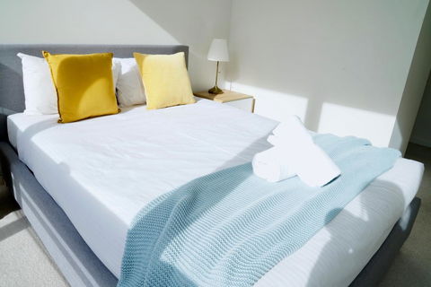 Pride Docklands Waterfront Apartment City View - Accommodation Mount Tamborine 2