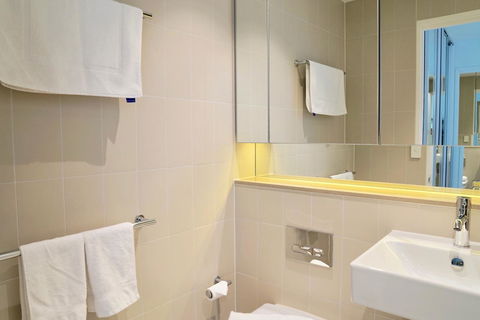 Pride Docklands Waterfront Apartment City View - Accommodation Mount Tamborine 17
