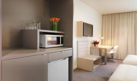 Travelodge Hotel Melbourne Docklands - Accommodation Mount Tamborine 13