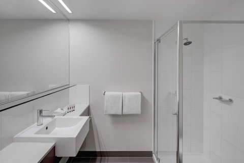 Travelodge Hotel Melbourne Docklands - Accommodation Mount Tamborine 6