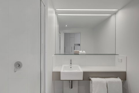 Travelodge Hotel Melbourne Docklands - Accommodation Mount Tamborine 8