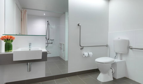 Travelodge Hotel Melbourne Docklands - Accommodation Mount Tamborine 19
