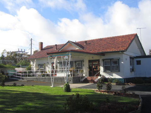 The Highlander Motel - 24HR Check In - Accommodation Mount Tamborine 9