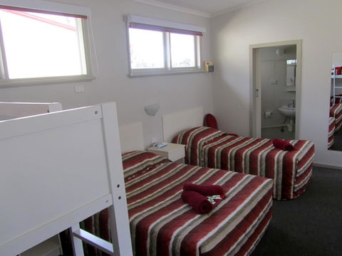 The Highlander Motel - 24HR Check In - Accommodation Mount Tamborine 23