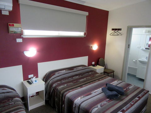 The Highlander Motel - 24HR Check In - Accommodation Mount Tamborine 2
