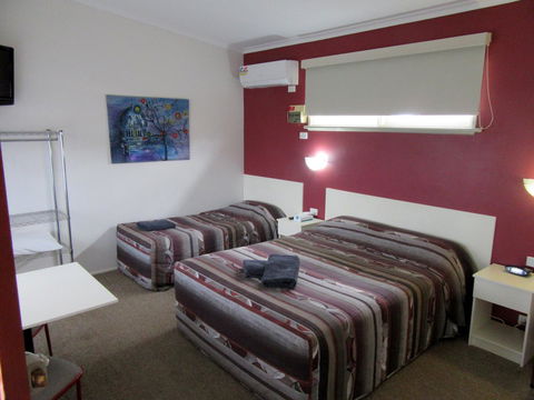 The Highlander Motel - 24HR Check In - Accommodation Mount Tamborine 3