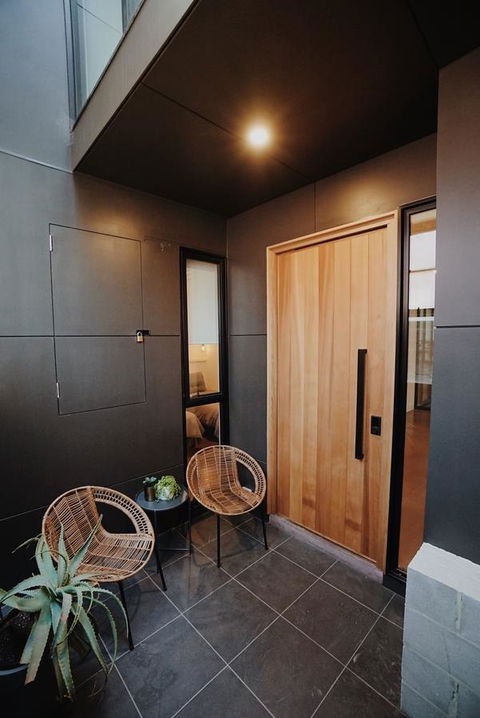 THE WAREHOUSE APARTMENTS - Accommodation Mount Tamborine 5