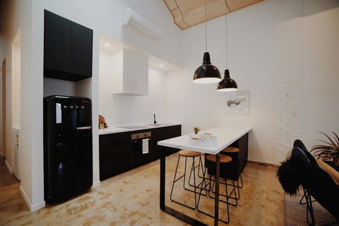 THE WAREHOUSE APARTMENTS - Accommodation Mount Tamborine 11