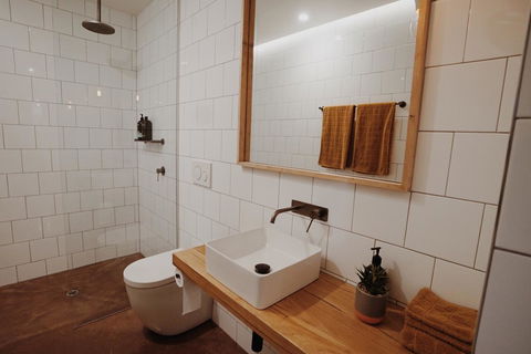 THE WAREHOUSE APARTMENTS - Accommodation Mount Tamborine 10